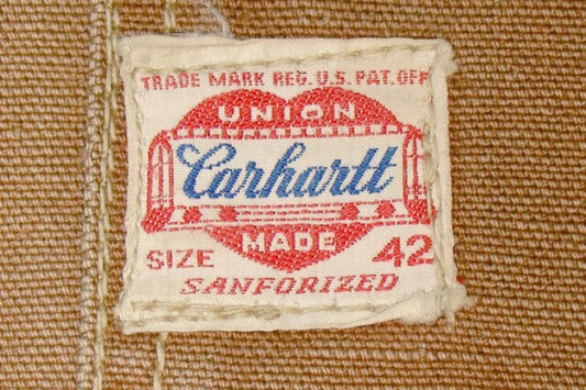 Le logo Carhartt, du train au tag