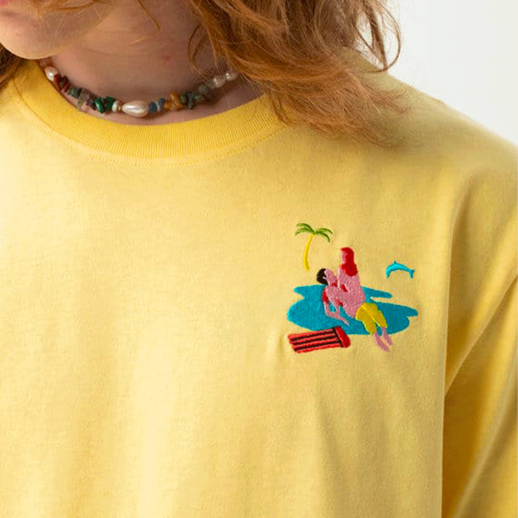 Baise Sur La Plage T-Shirt Yellow