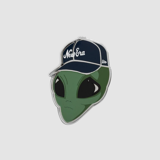 Pin's New Era Alien Black Silver
